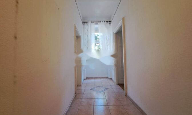 Трёхкомнатная квартира, Опатия