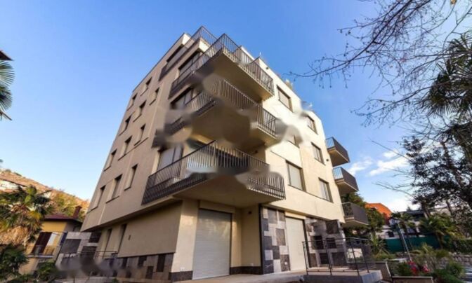 Трёхкомнатная квартира, Опатия