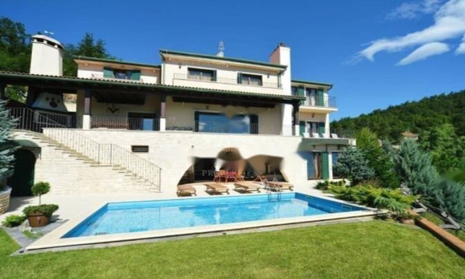 Семейный дом, Центр, Опатия