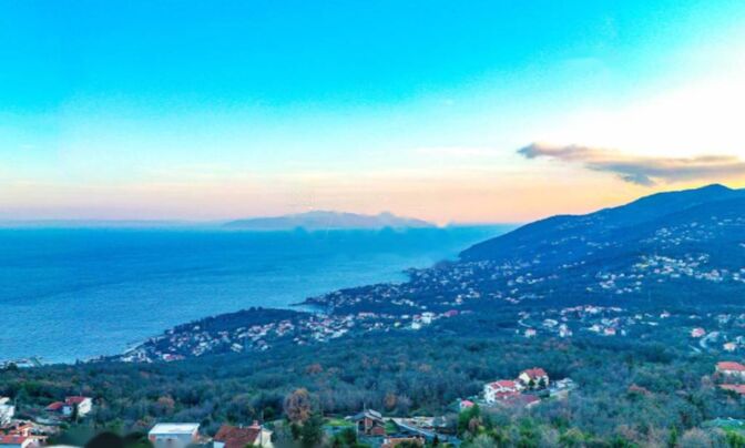 Семейный дом 296 м², Запад