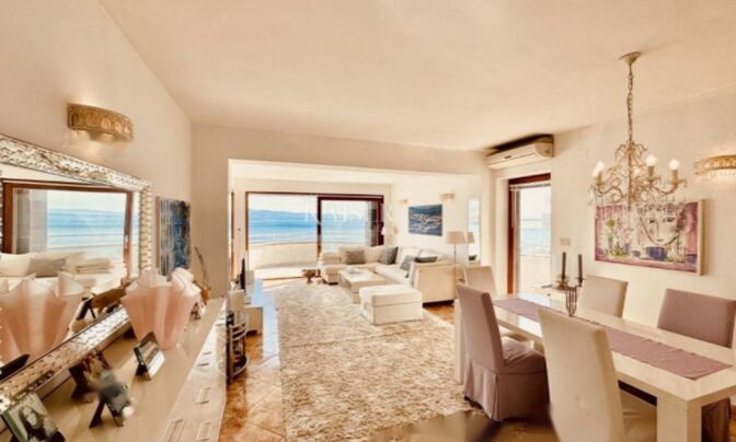 Квартира на втором этаже, Опатия