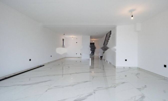 Четырёхкомнатная квартира в центре, Опатия