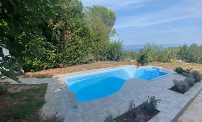 Четырехкомнатная квартира, Центр, Опатия