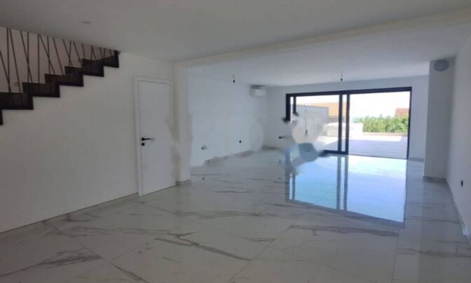 Квартира на 4 комнаты, Опатия