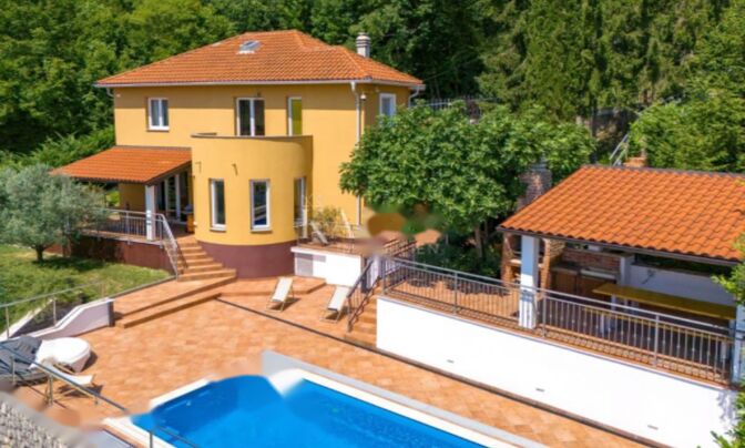 Семейный дом 200 м², Запад