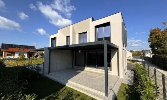 Двухэтажный дом на Чёрной Васе