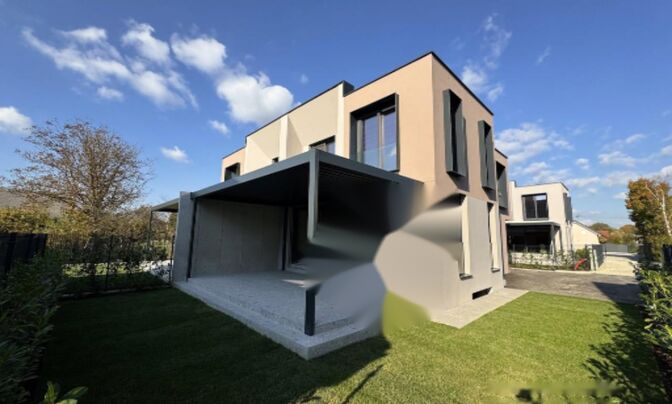 Двухэтажный дом Черна Вас