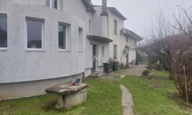 Дом на два хозяина в Чернелаваце