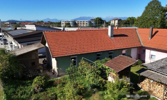 Трёхэтажный дом в Кашеле