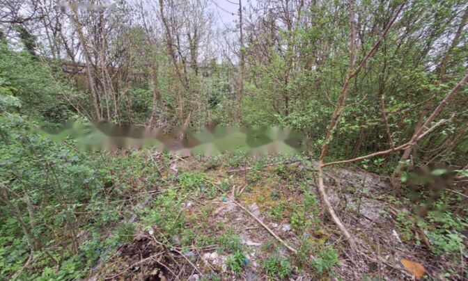 Участок, застройка Савлье, в деловой зоне.