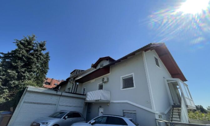 Дом с террасой, Бежиград