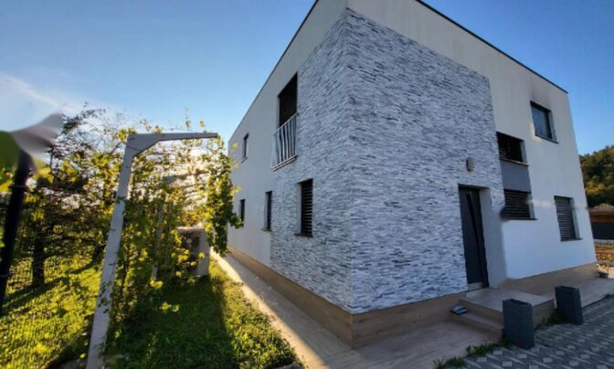 Дом, Любляна, Подгорица