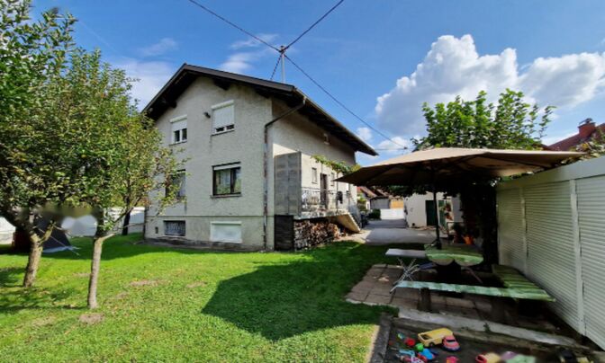 Дом, Любляна, Бежиград