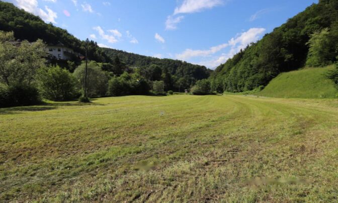 Участок, Сельскохозяйственная земля Кропа