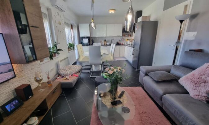 Двухкомнатная квартира Изола