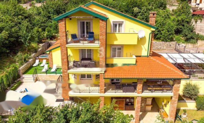 Новый дом 639 м² в центре Опатии