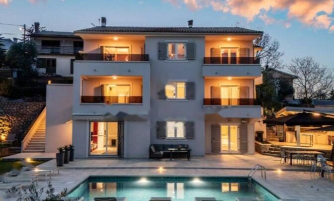 Семейный дом 404 м², Центр