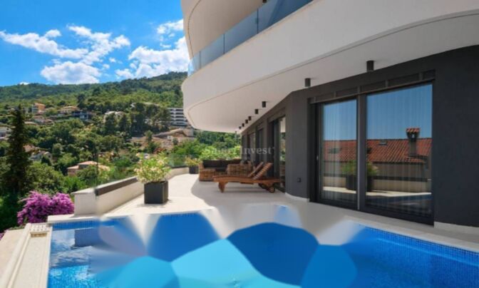 Четырехкомнатная квартира в центре