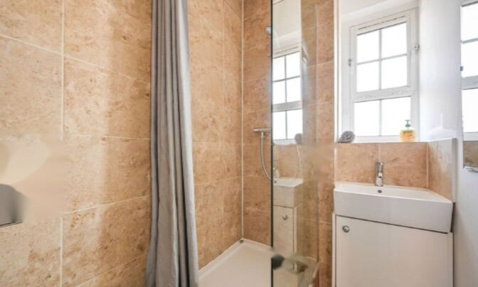 Shadwell Gardens, Shadwell