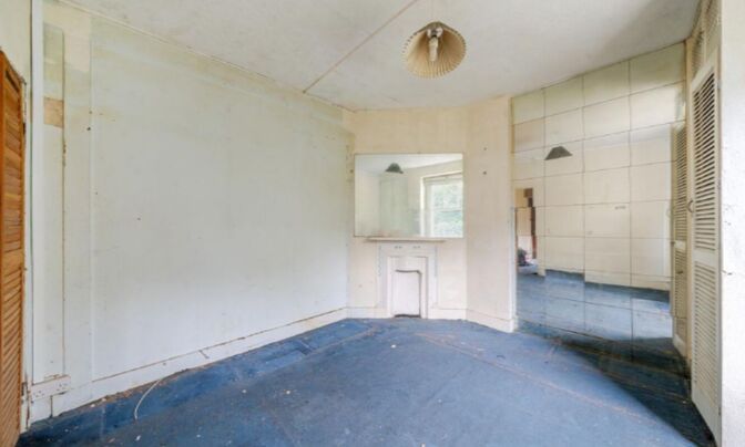 Chiswick Road, Chiswick