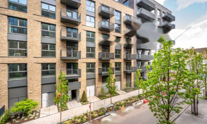 Devan Grove, Manor House