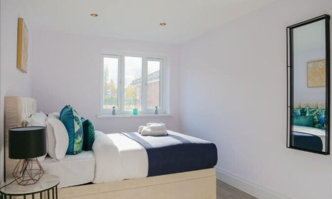 Canterbury Court, Bromyard Avenue