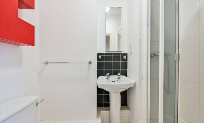 Newington Causeway, Borough