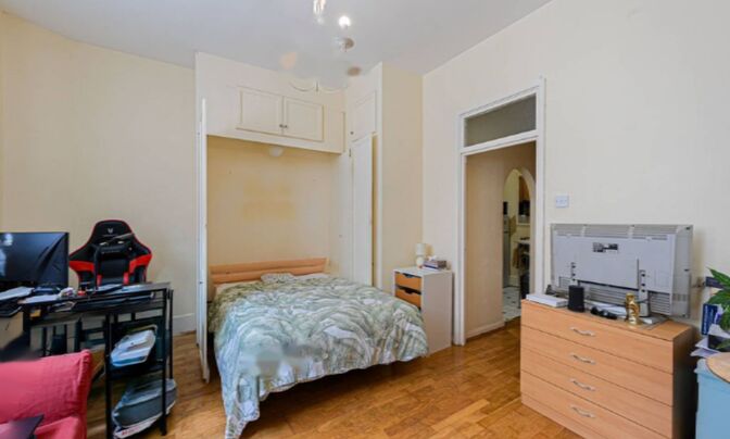 Ambrosden Avenue, Westminster