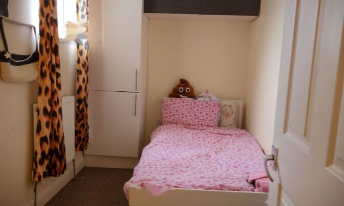 Oval Road South, Dagenham