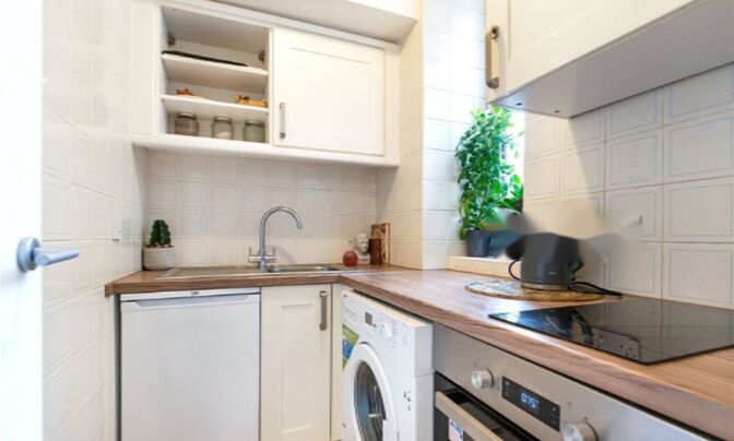 Chelsea Cloisters, Sloane Avenue