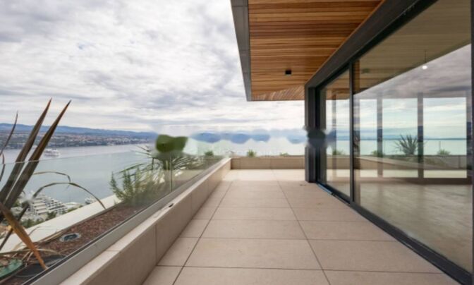 Четырехкомнатная квартира в центре Опатии