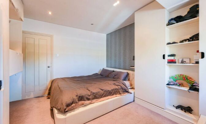 Flat, Barker Street, Chelsea