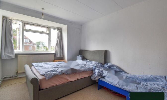 Amberden Avenue, Finchley Central