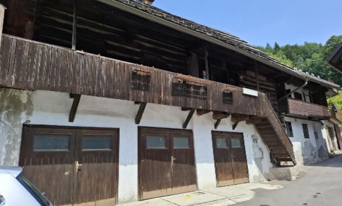 Дом, Есенице, Мурова