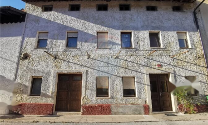 Дом с террасой Села при Волчах