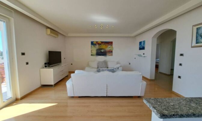 Квартира на втором этаже, Ичичи