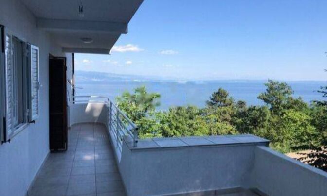 Четырехкомнатная квартира в центре Опатии