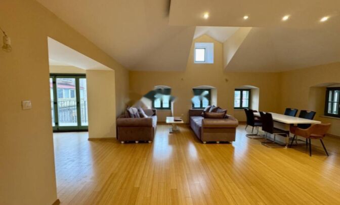 Трёхкомнатная квартира, Центр