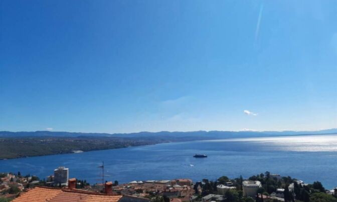 Трехкомнатная квартира Зора