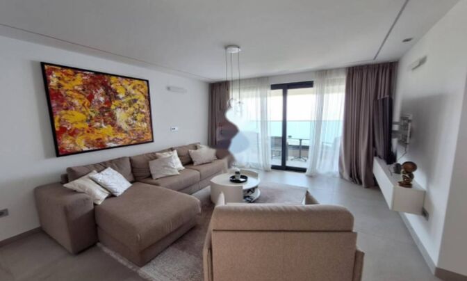 Трехкомнатная Квартира Добреч