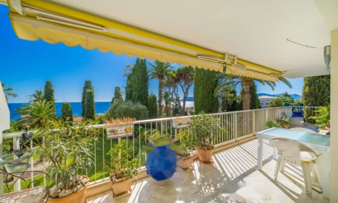 Apartment Croix des Gardes