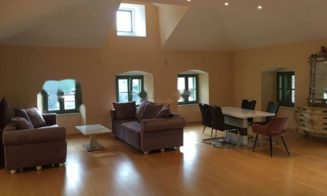 Четырехкомнатная квартира в Центре Опатии