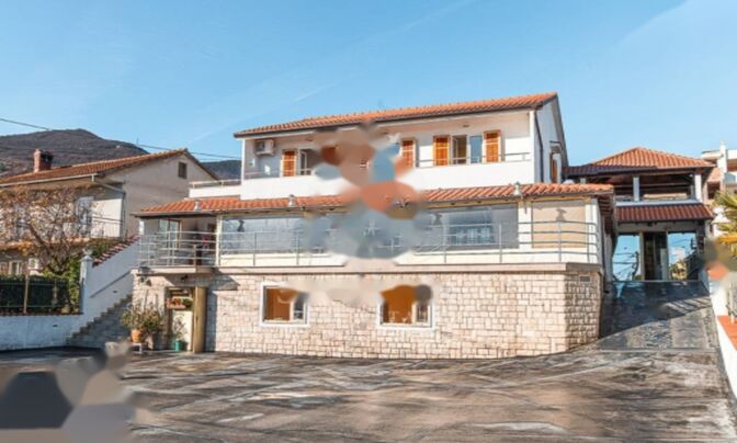 Семейный дом Побри