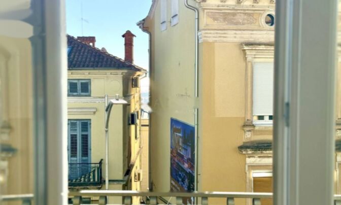 Четырехкомнатная квартира в центре Опатии