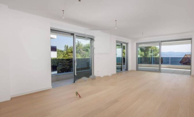 Трехкомнатная квартира в центре Oпатии