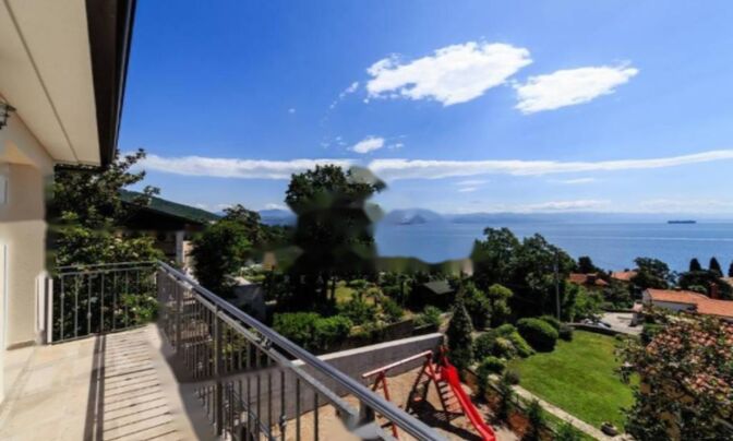 Семейный дом Ика, Опатия