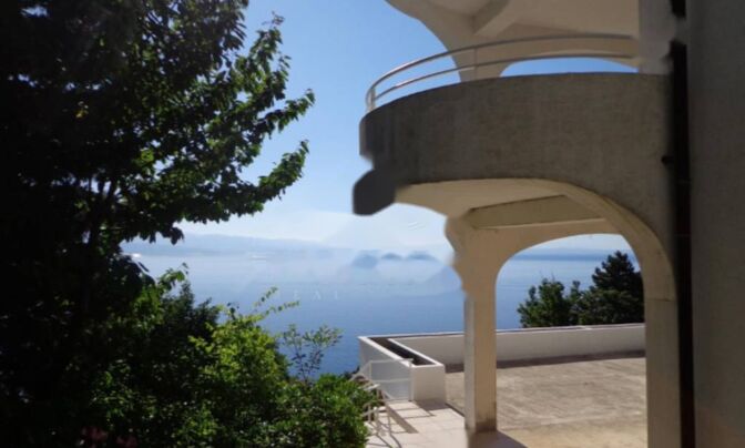 Четырехкомнатная квартира в центре Опатии