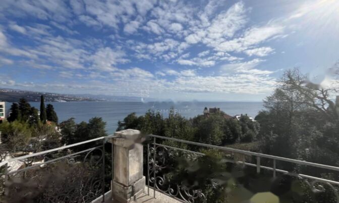 Трехкомнатная квартира в центре Опатии