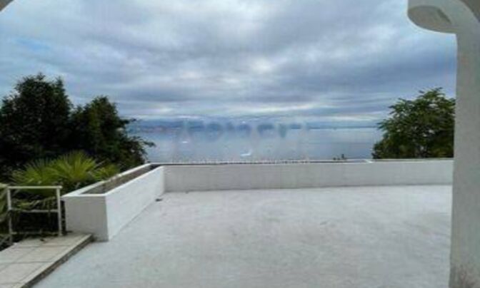 Четырехкомнатная квартира в центре Опатии