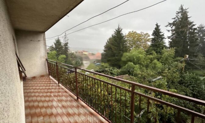 Трехкомнатная квартира Побри